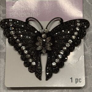 NEW Elegant Sparkling Gem Butterfly Brooch